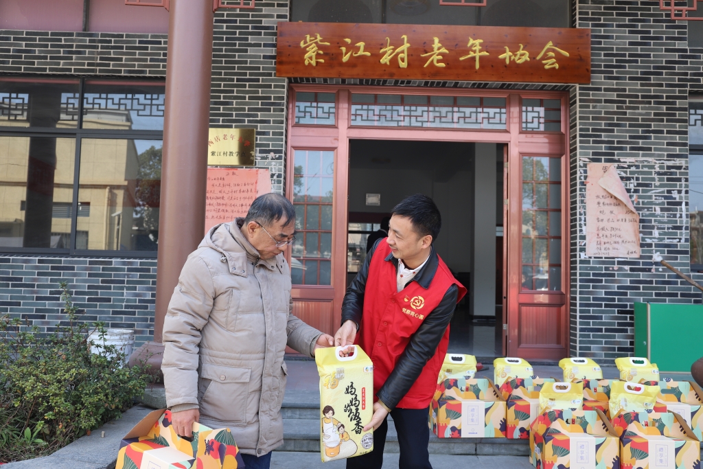 暖春意，敬老情-欧冠靠谱买球_买球（中国）多年坚持慰问孤寡老人